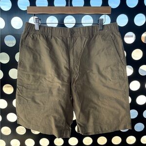 Uniqlo Men's Olive Short • Medium